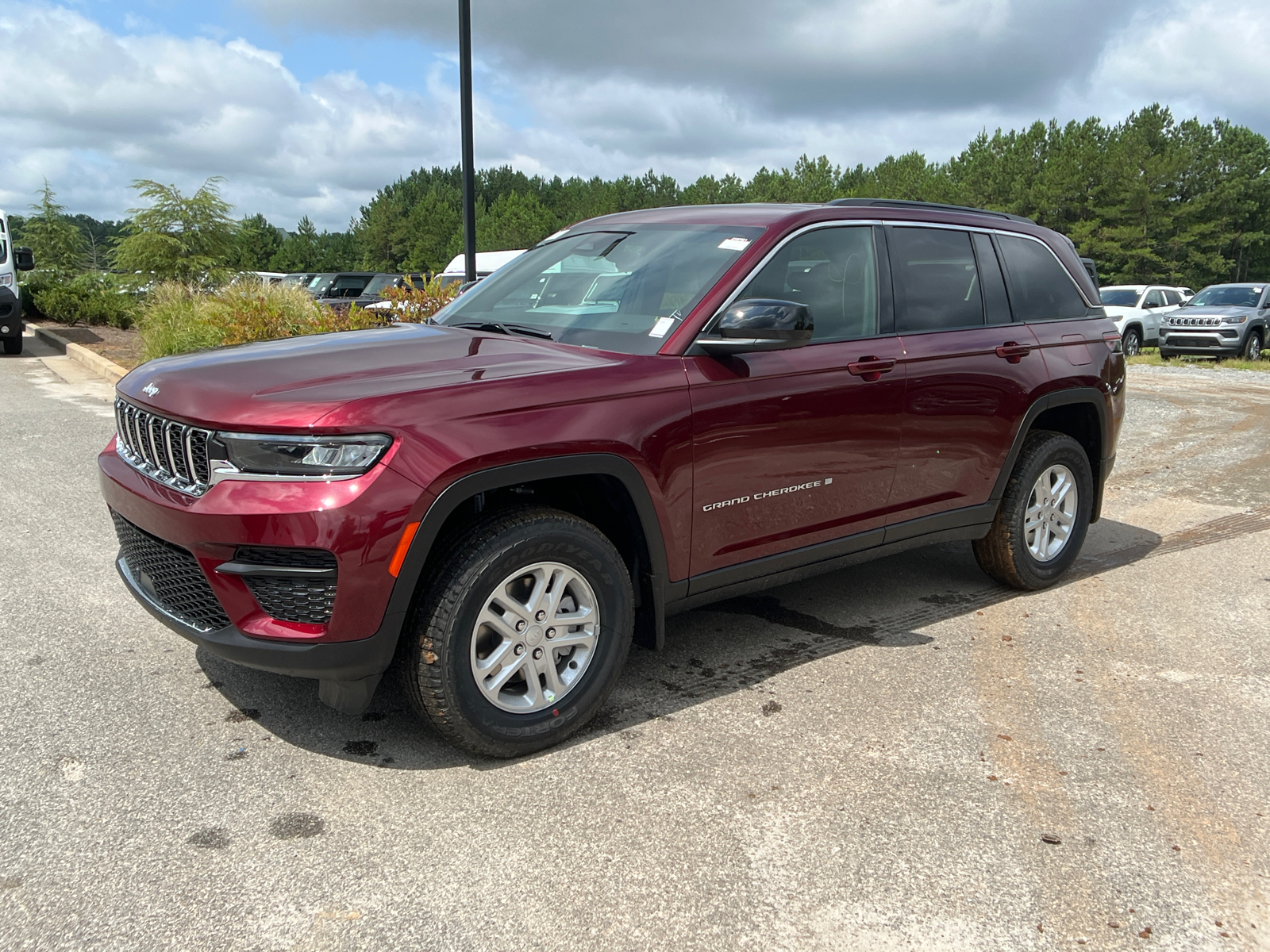 2024 Jeep Grand Cherokee Laredo 1