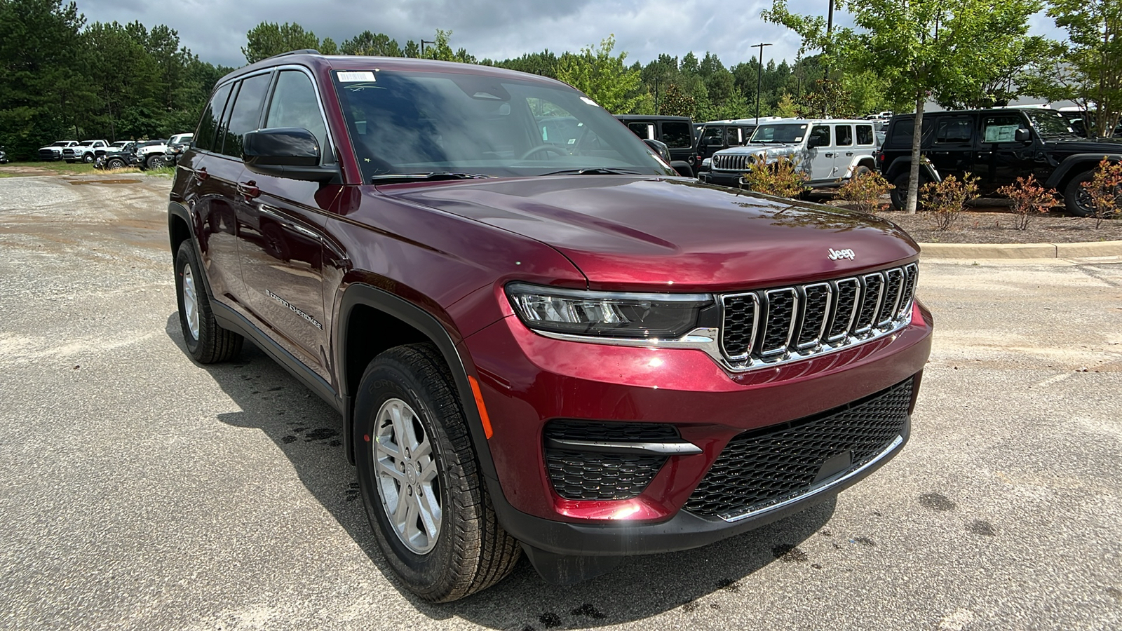 2024 Jeep Grand Cherokee Laredo 3