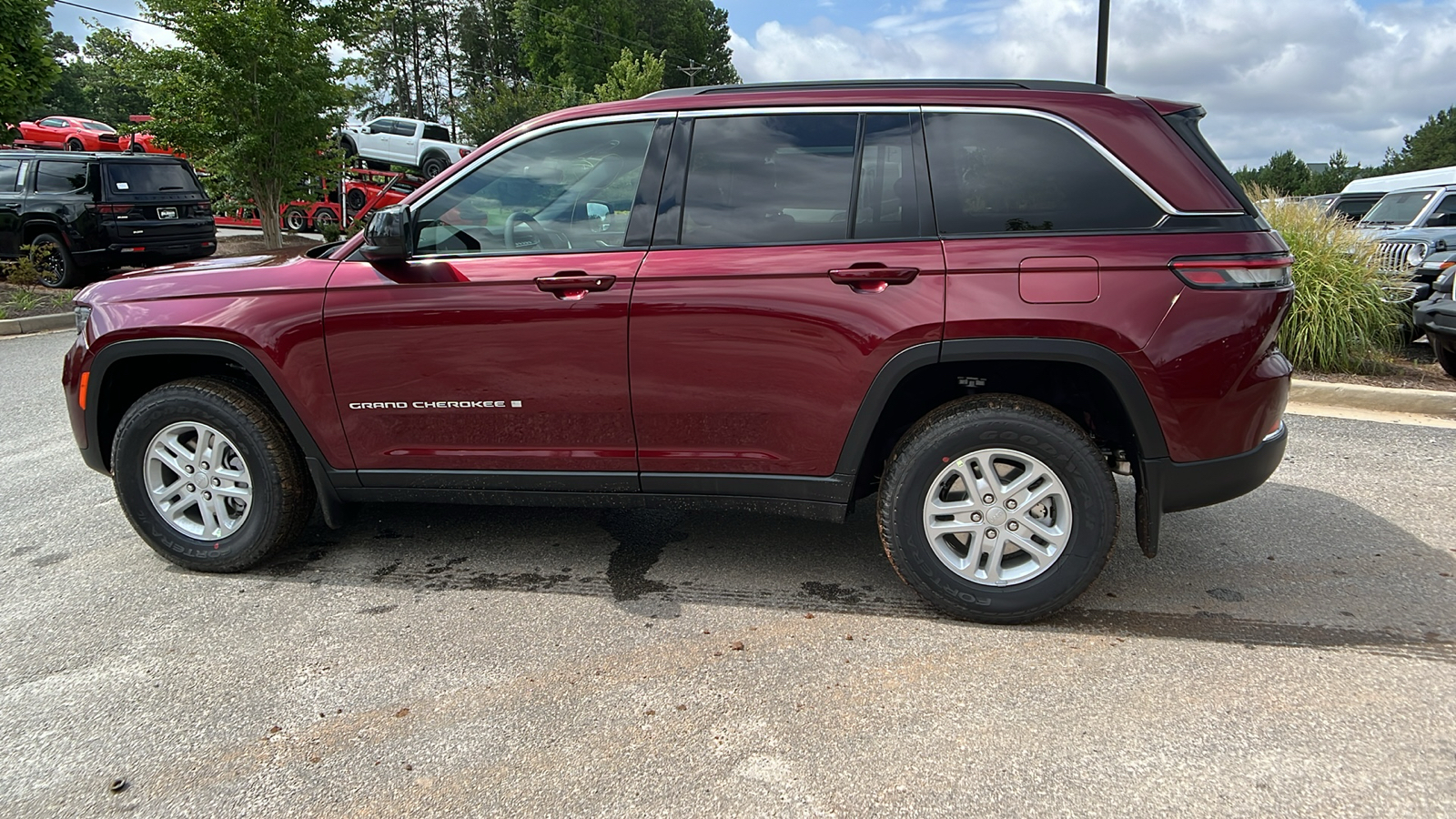 2024 Jeep Grand Cherokee Laredo 8