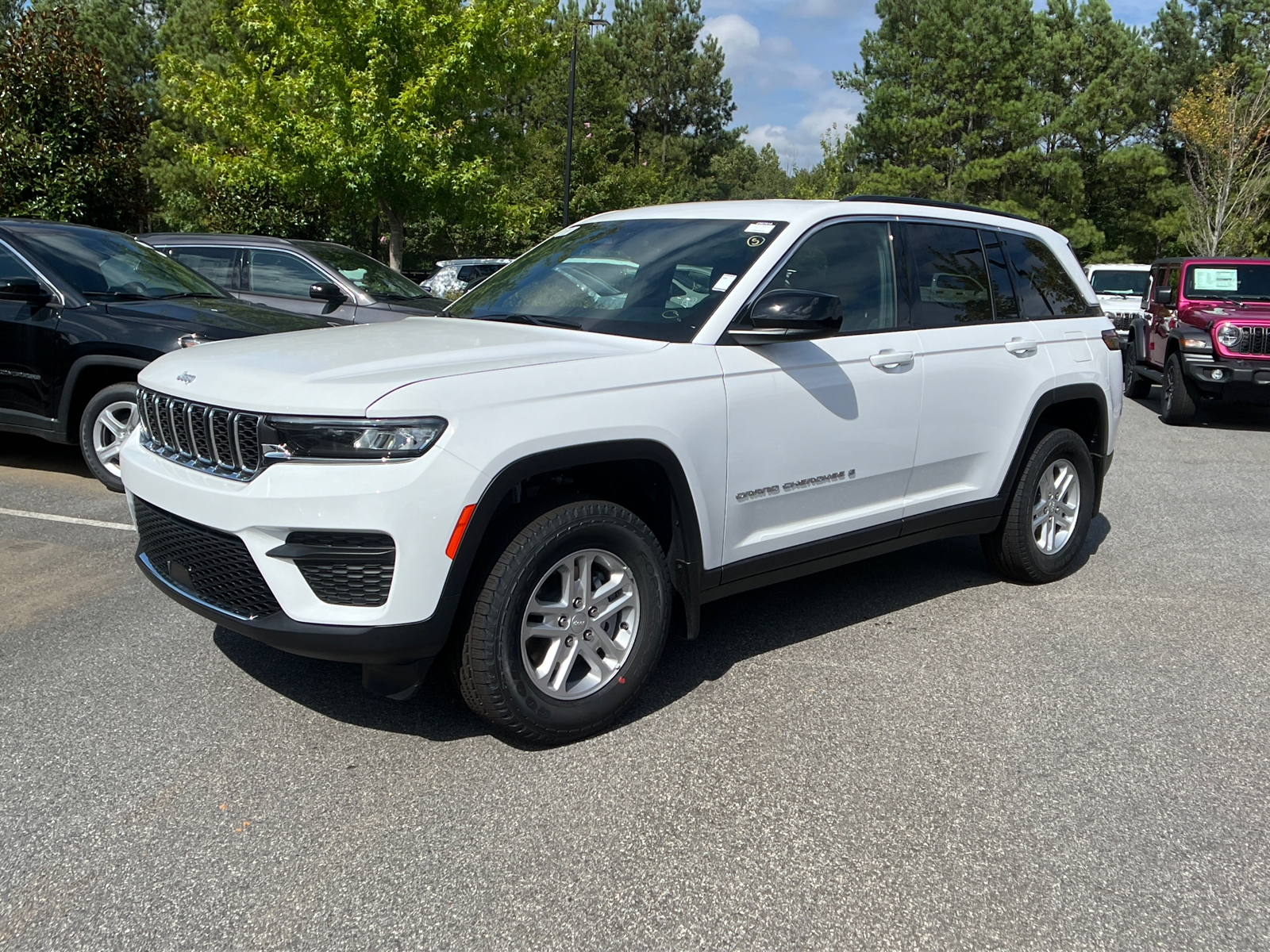 2024 Jeep Grand Cherokee Laredo 1