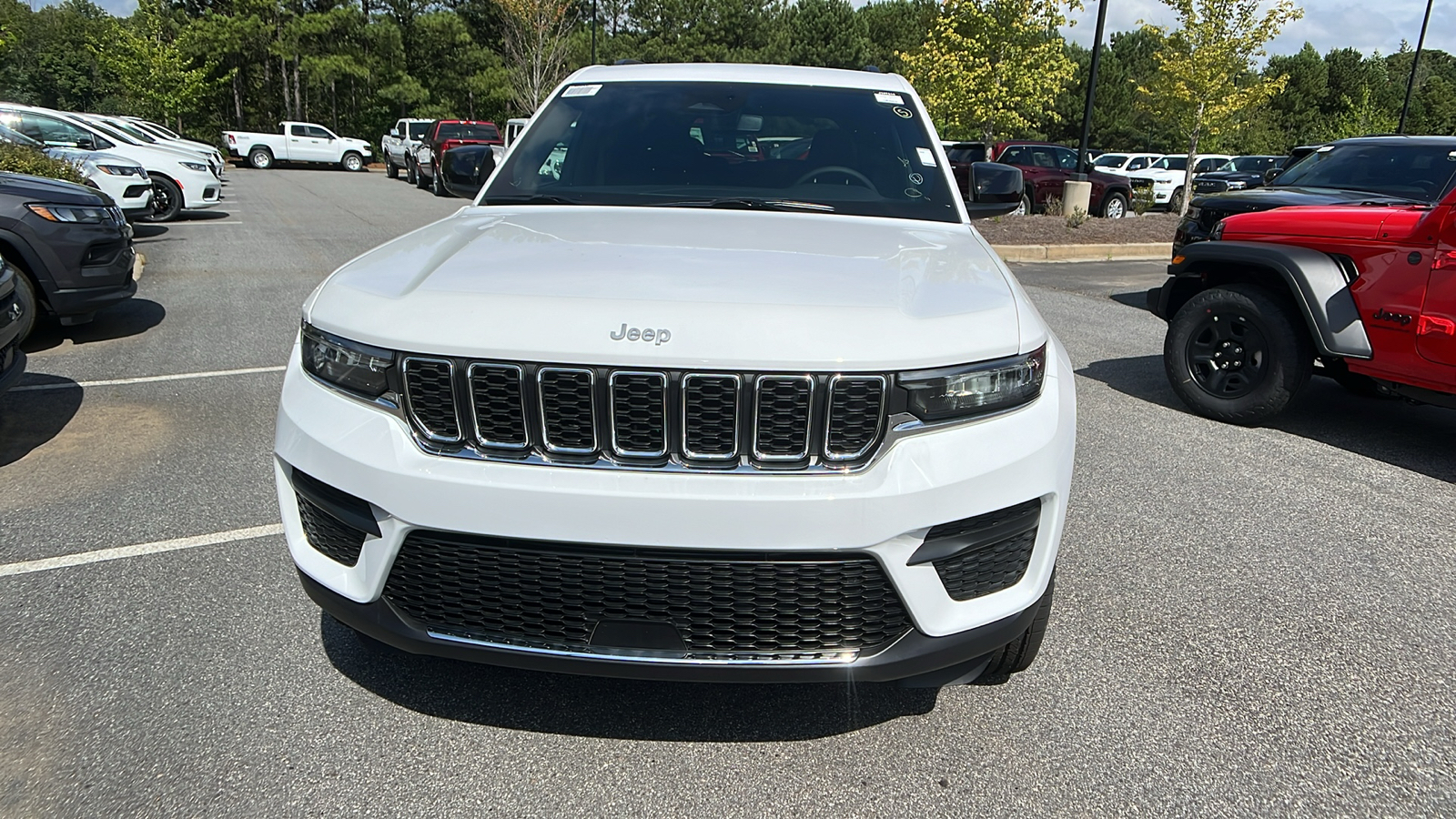 2024 Jeep Grand Cherokee Laredo 2