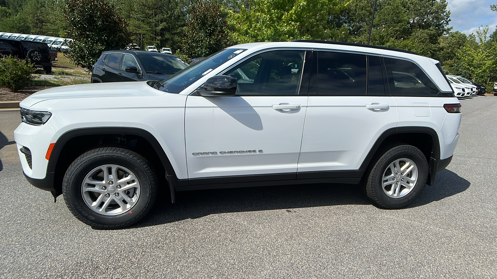 2024 Jeep Grand Cherokee Laredo 8