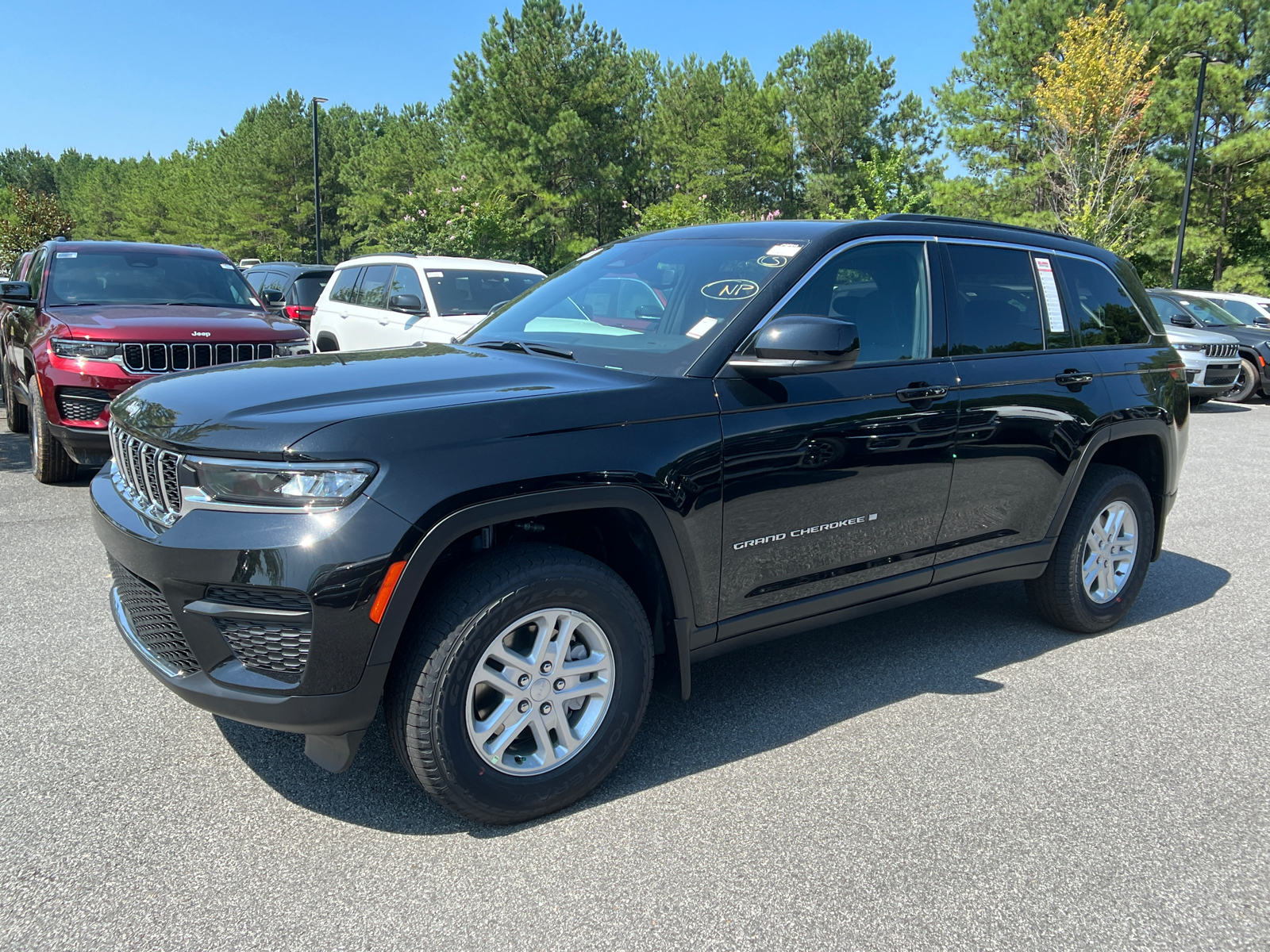 2024 Jeep Grand Cherokee Laredo 1