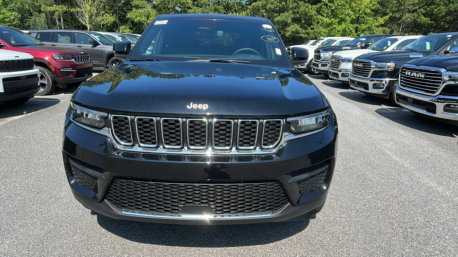 2024 Jeep Grand Cherokee Laredo 2