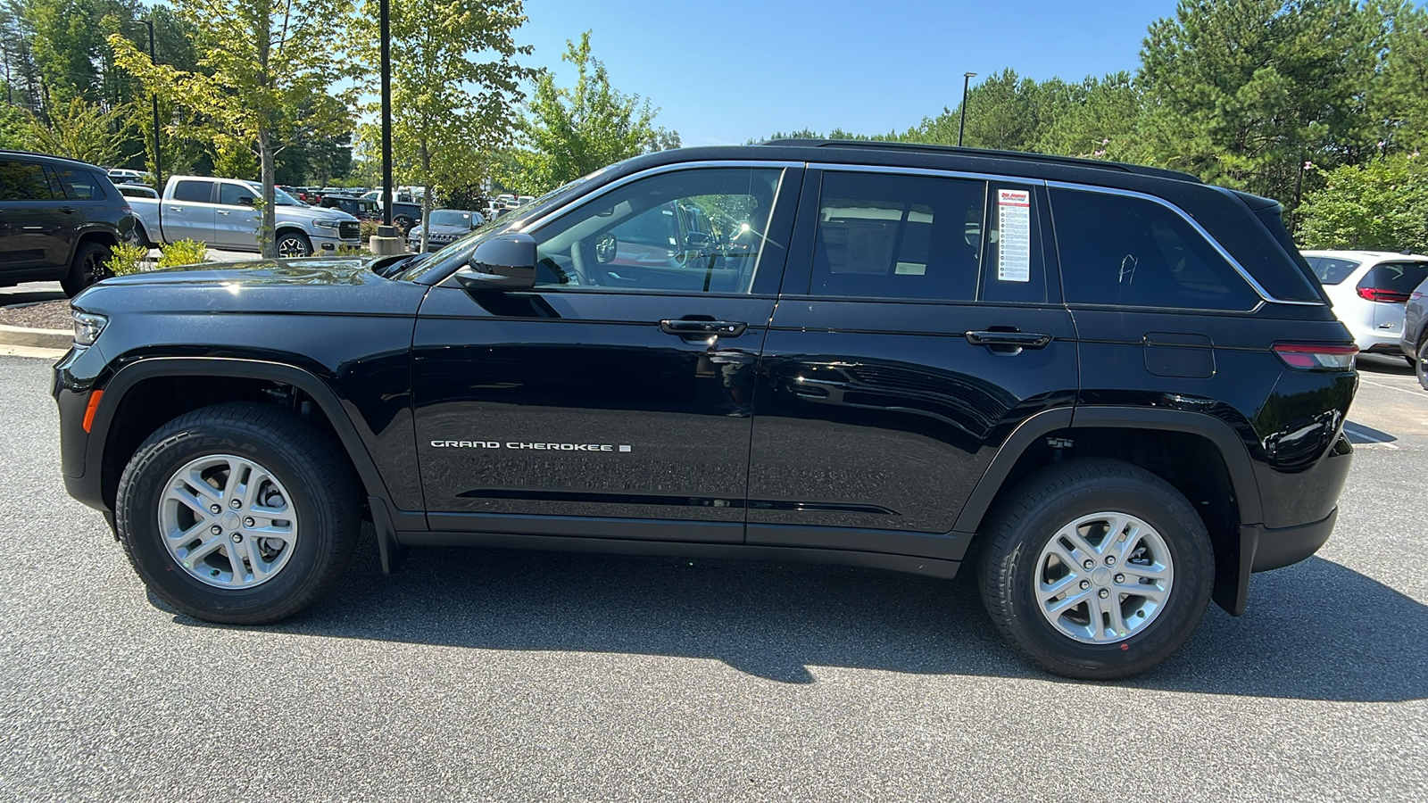 2024 Jeep Grand Cherokee Laredo 8