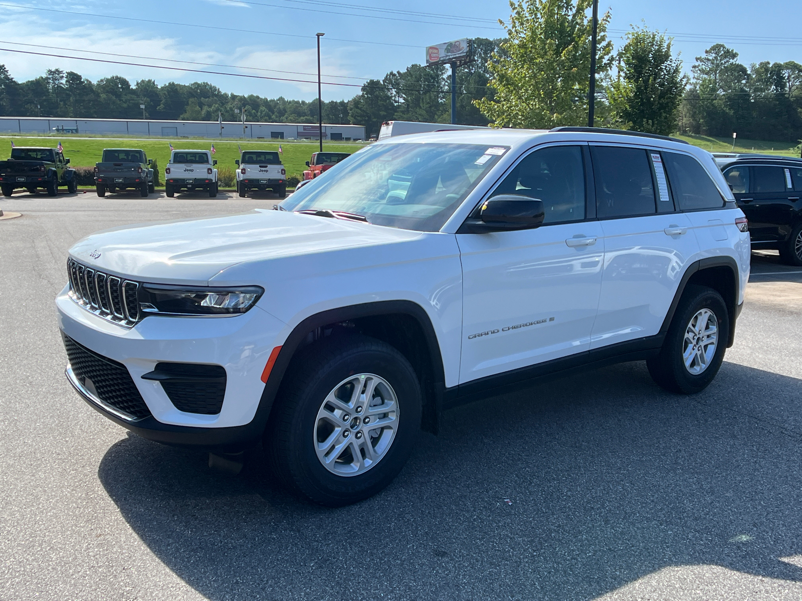 2024 Jeep Grand Cherokee Laredo 1