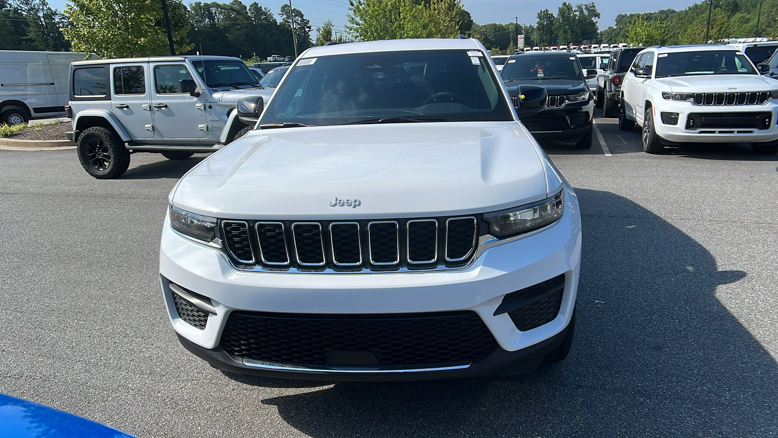 2024 Jeep Grand Cherokee Laredo 2