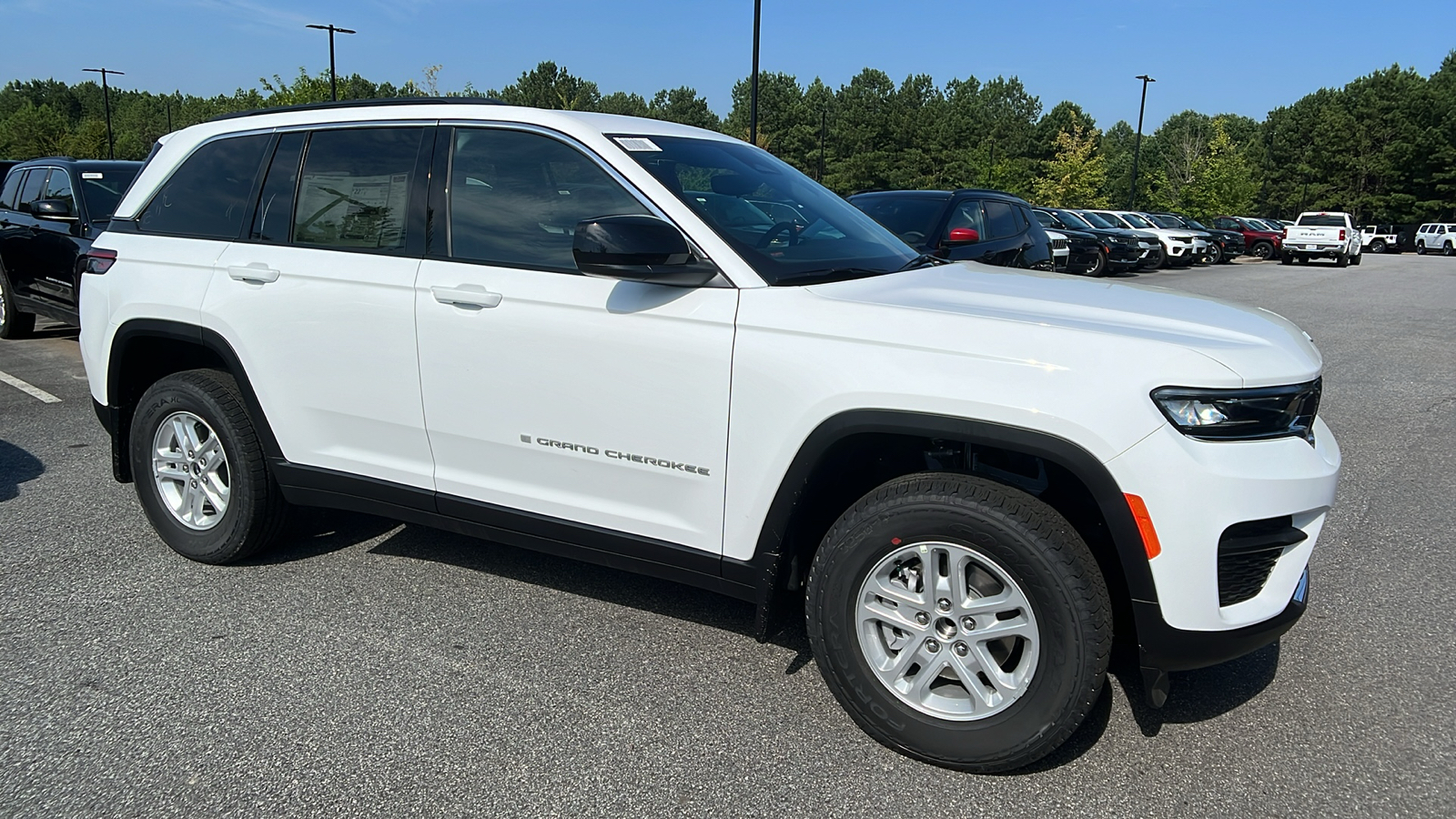 2024 Jeep Grand Cherokee Laredo 3