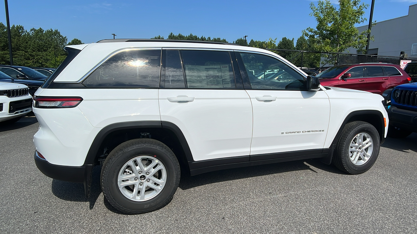 2024 Jeep Grand Cherokee Laredo 5