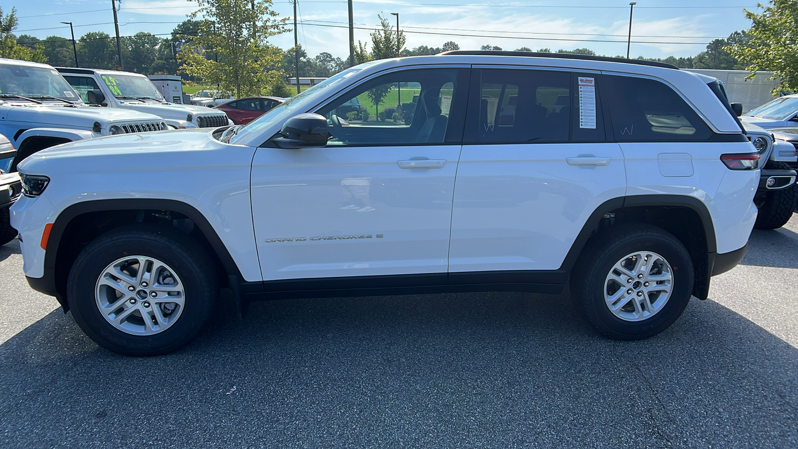 2024 Jeep Grand Cherokee Laredo 8