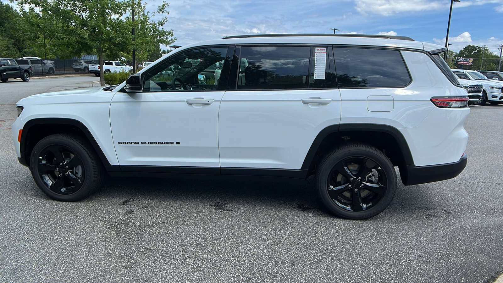 2024 Jeep Grand Cherokee L Altitude X 8