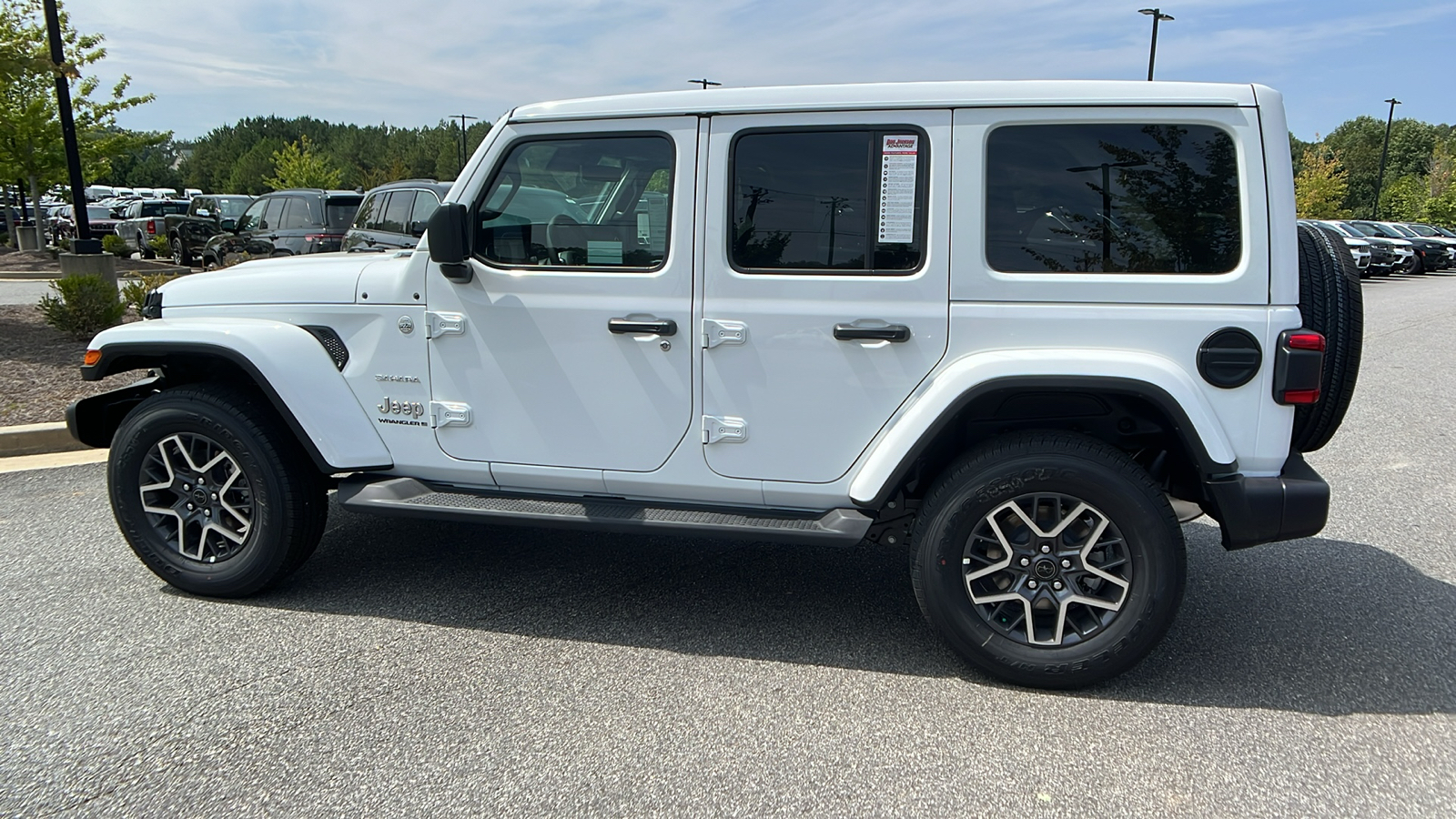 2024 Jeep Wrangler Sahara 8