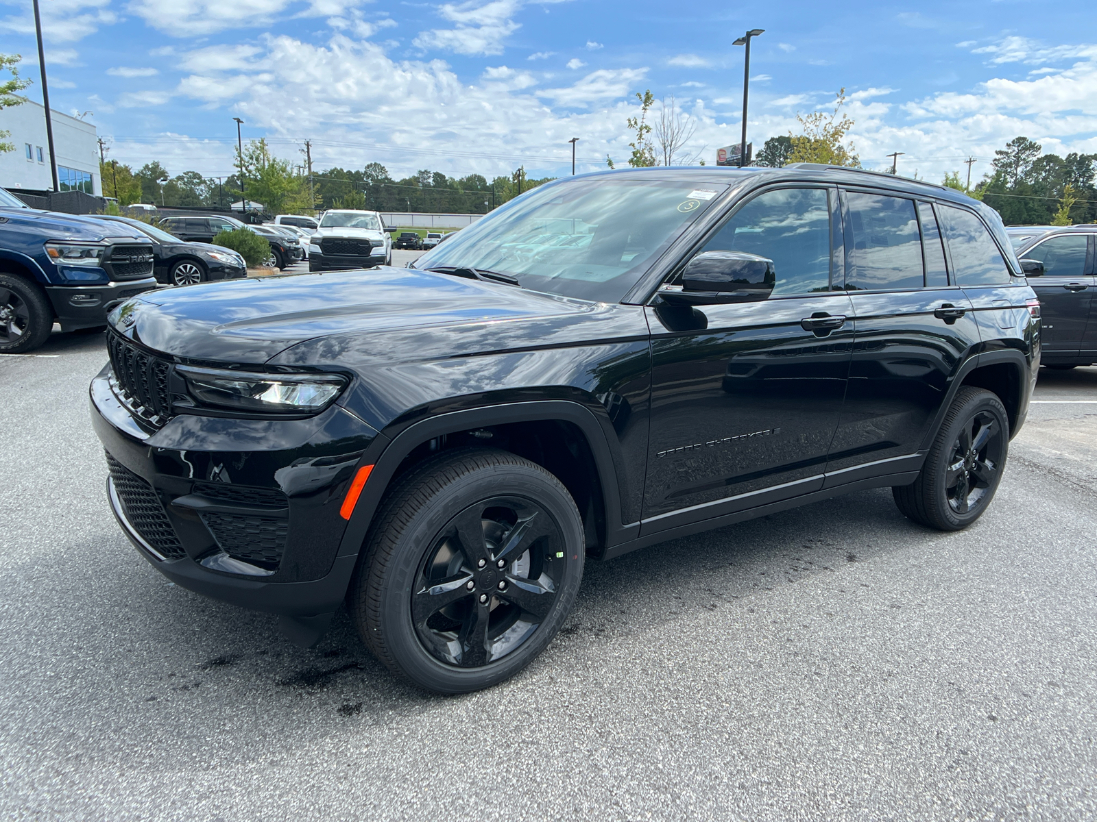 2024 Jeep Grand Cherokee Altitude 1