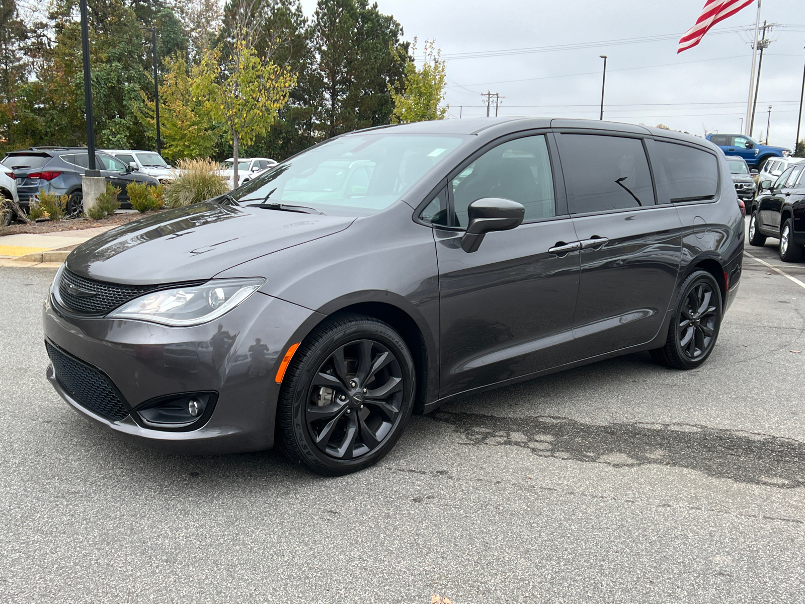 2020 Chrysler Pacifica Touring 1