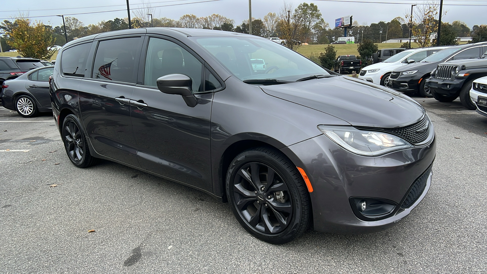 2020 Chrysler Pacifica Touring 3