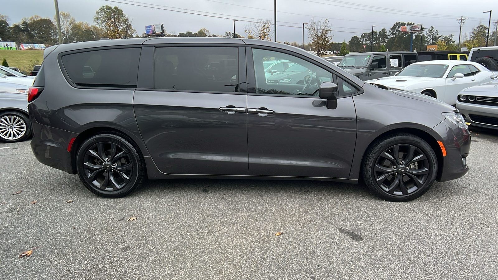 2020 Chrysler Pacifica Touring 4