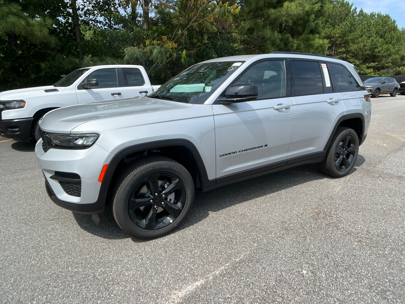 2024 Jeep Grand Cherokee Altitude 1