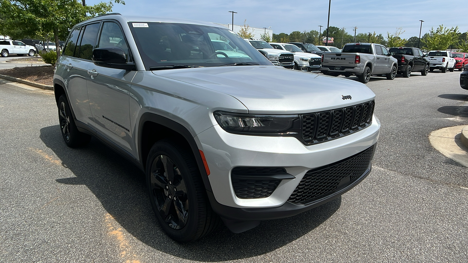 2024 Jeep Grand Cherokee Altitude 3