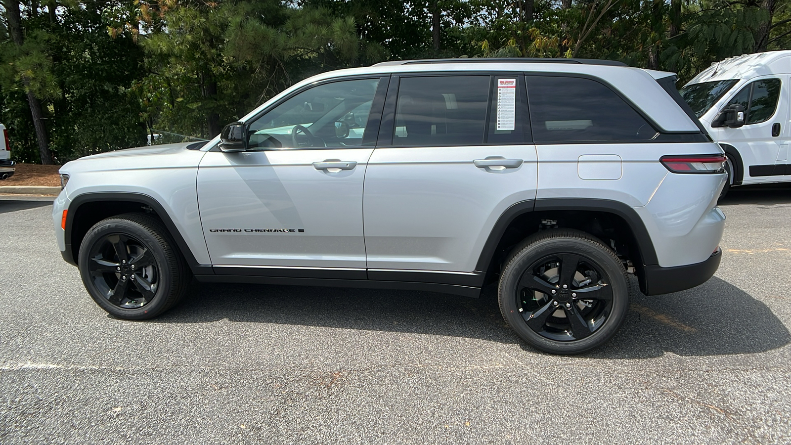 2024 Jeep Grand Cherokee Altitude 8