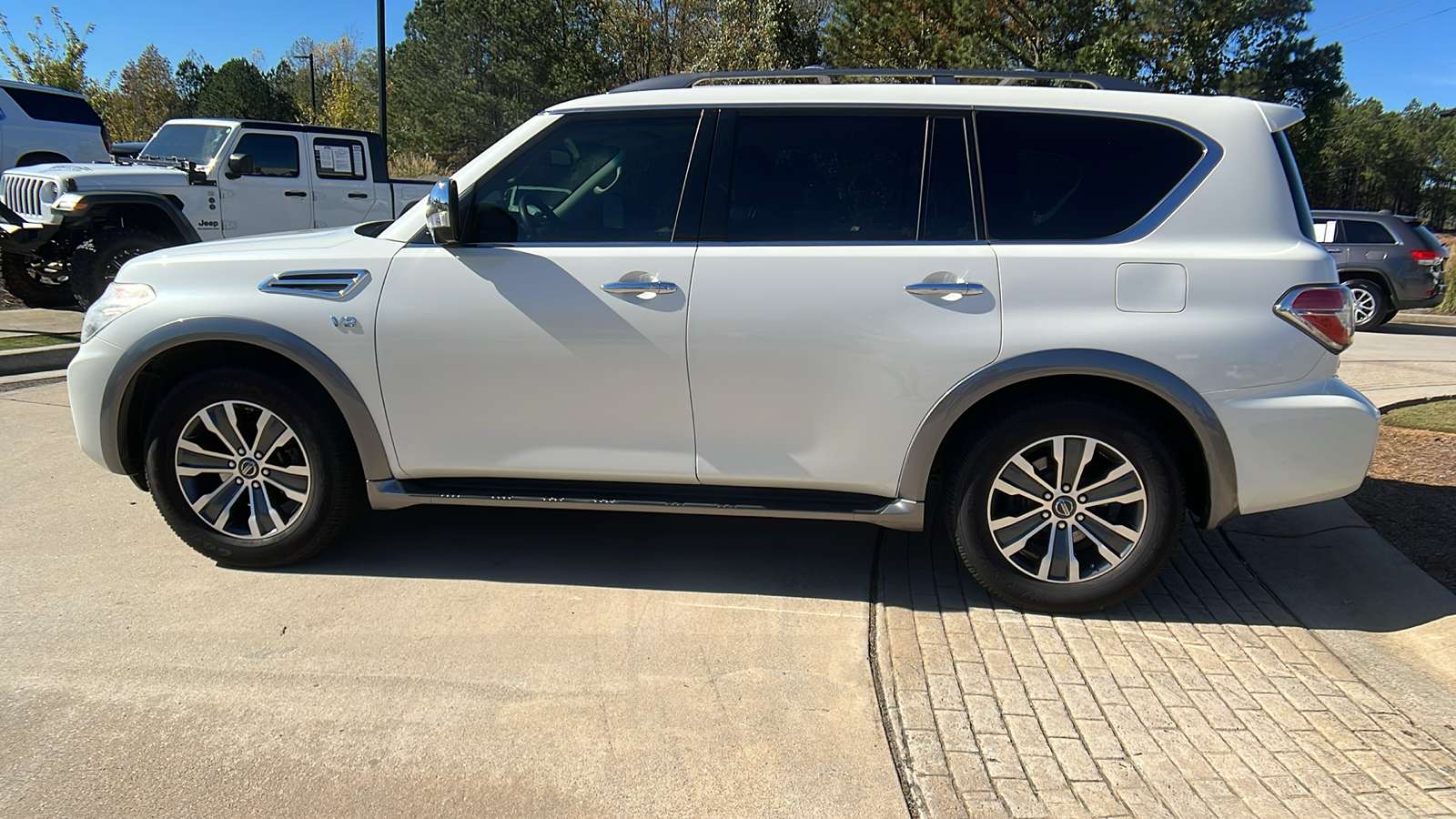 2017 Nissan Armada SL 8