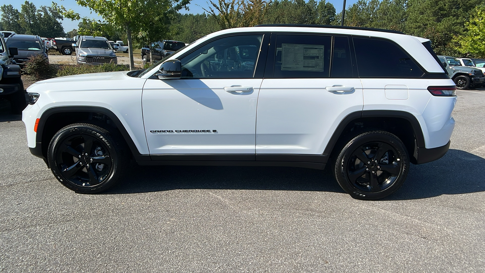 2024 Jeep Grand Cherokee Altitude 8