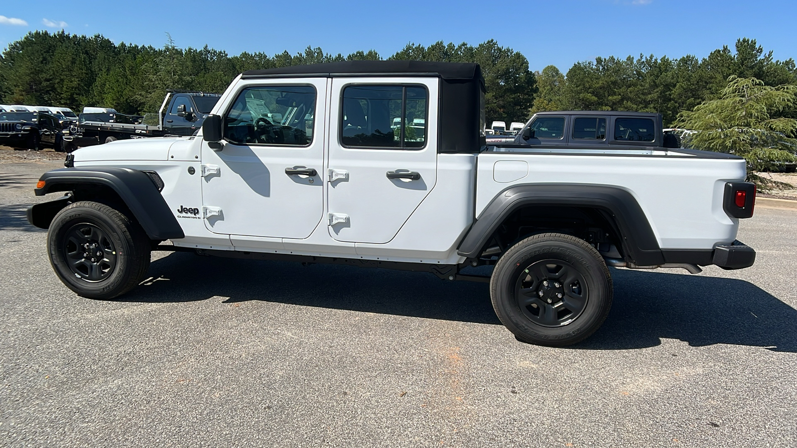 2024 Jeep Gladiator Sport 8