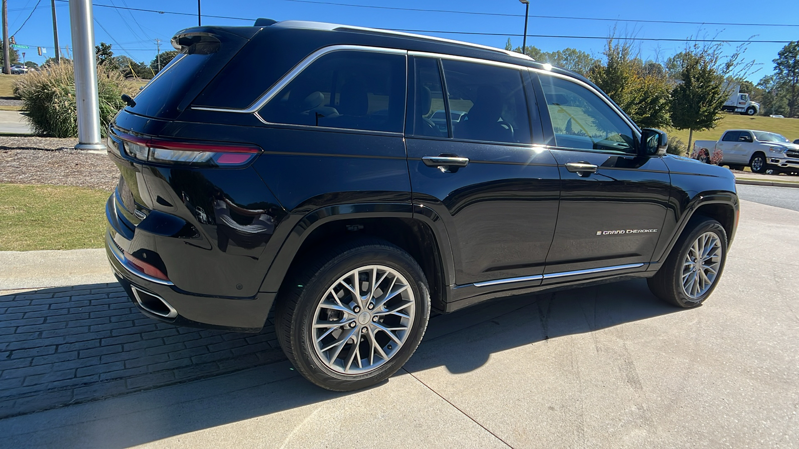 2023 Jeep Grand Cherokee Summit 5