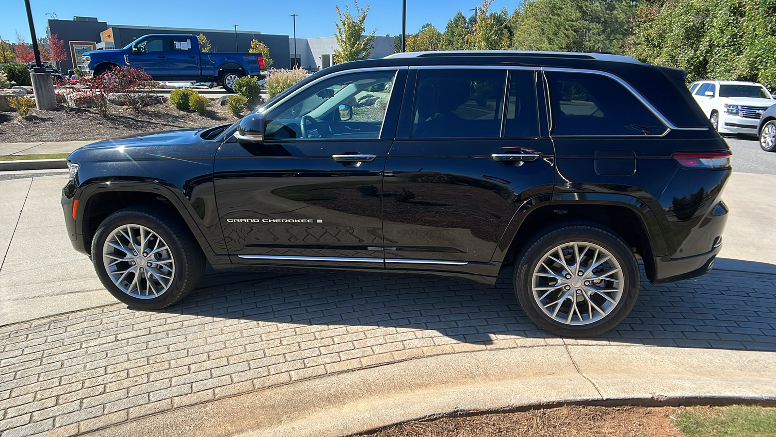 2023 Jeep Grand Cherokee Summit 8