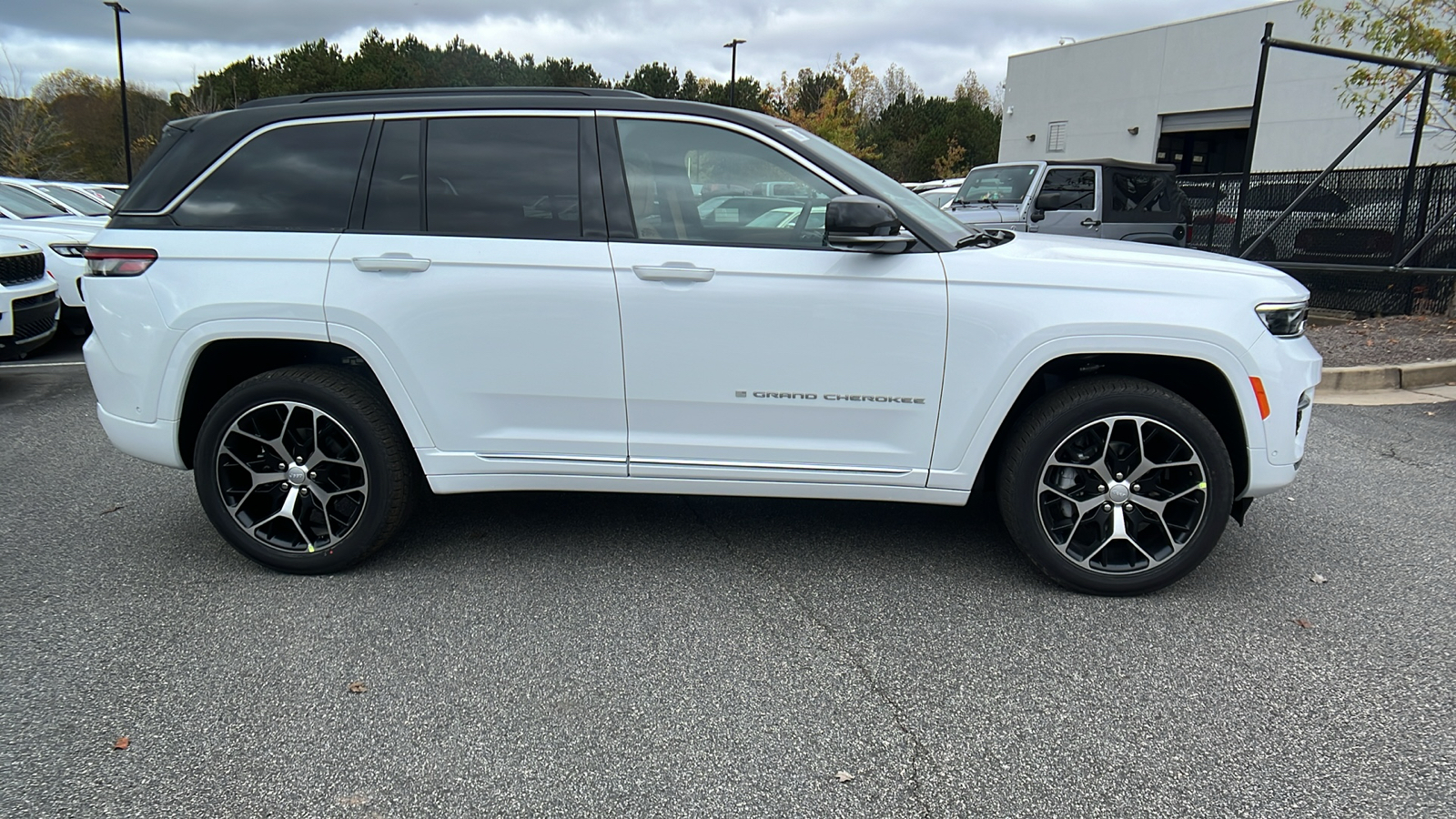 2025 Jeep Grand Cherokee Summit Reserve 4