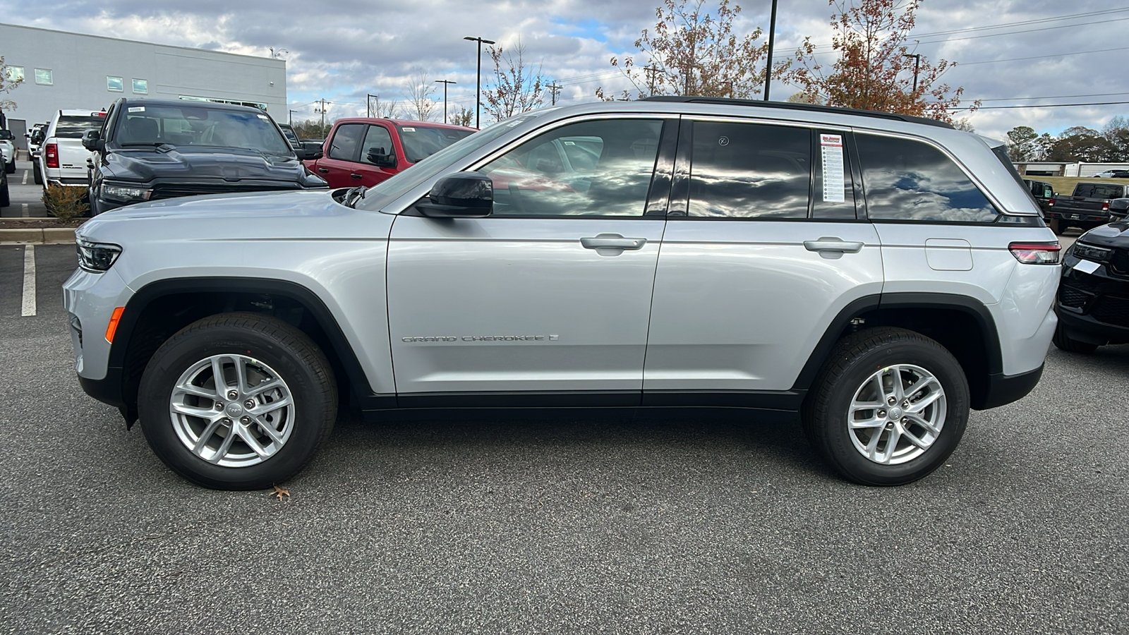 2025 Jeep Grand Cherokee Laredo X 8