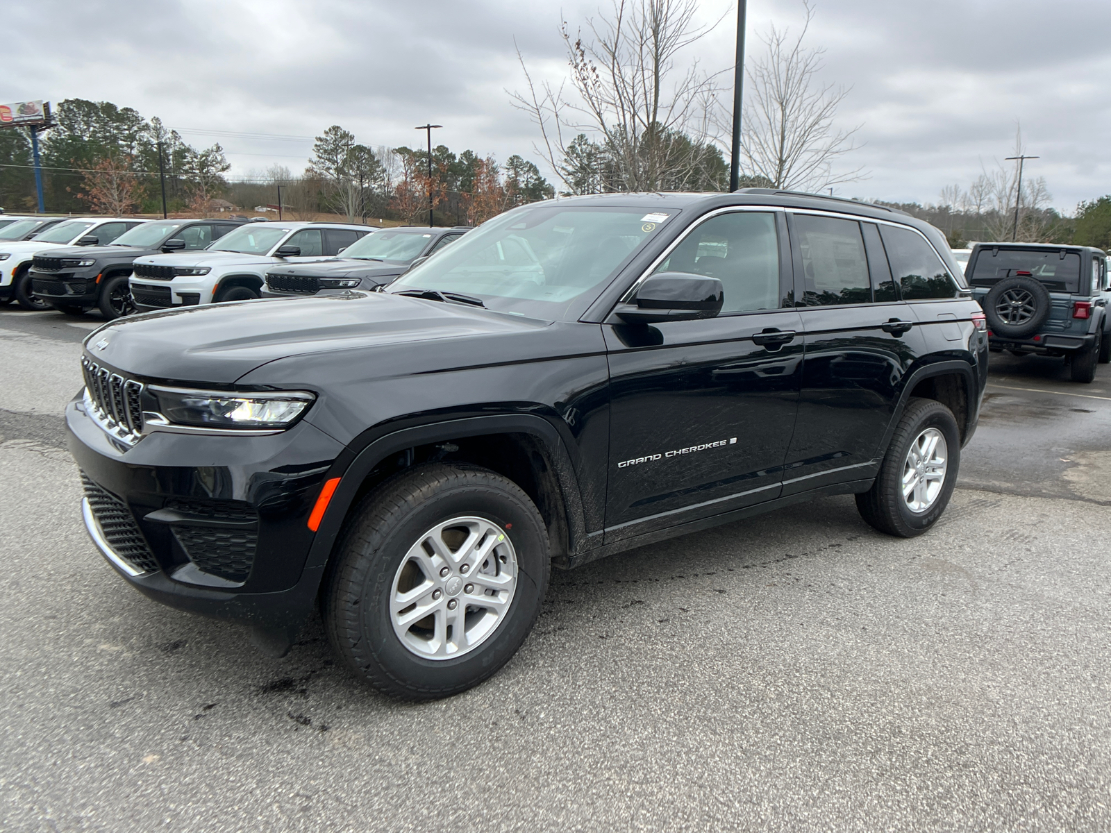 2025 Jeep Grand Cherokee Laredo 1