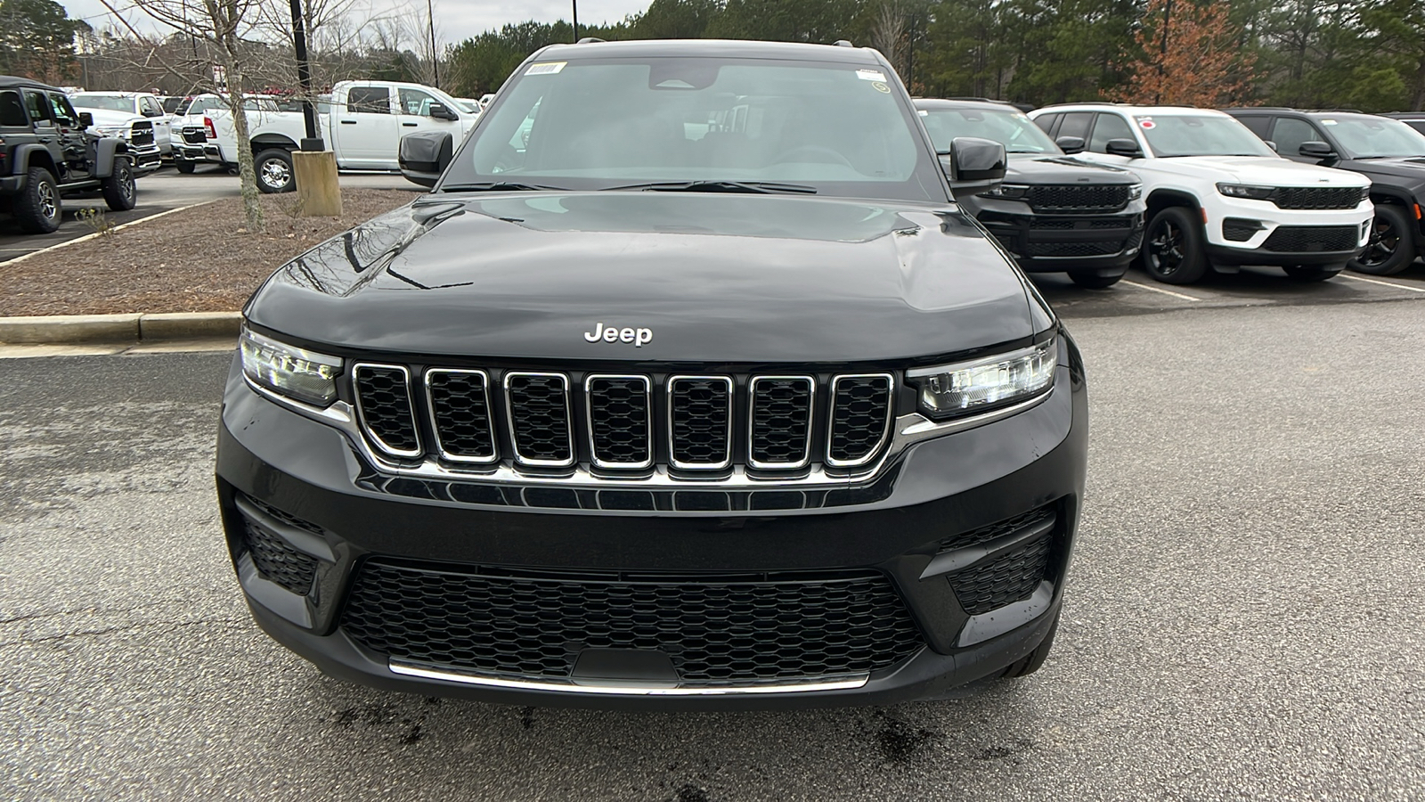 2025 Jeep Grand Cherokee Laredo 2