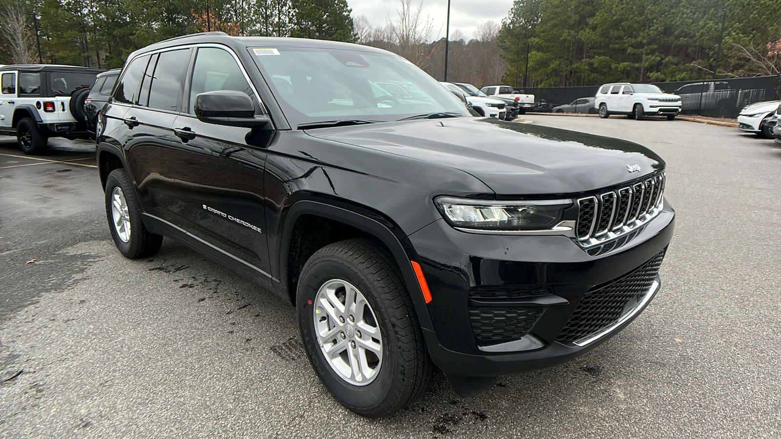 2025 Jeep Grand Cherokee Laredo 3