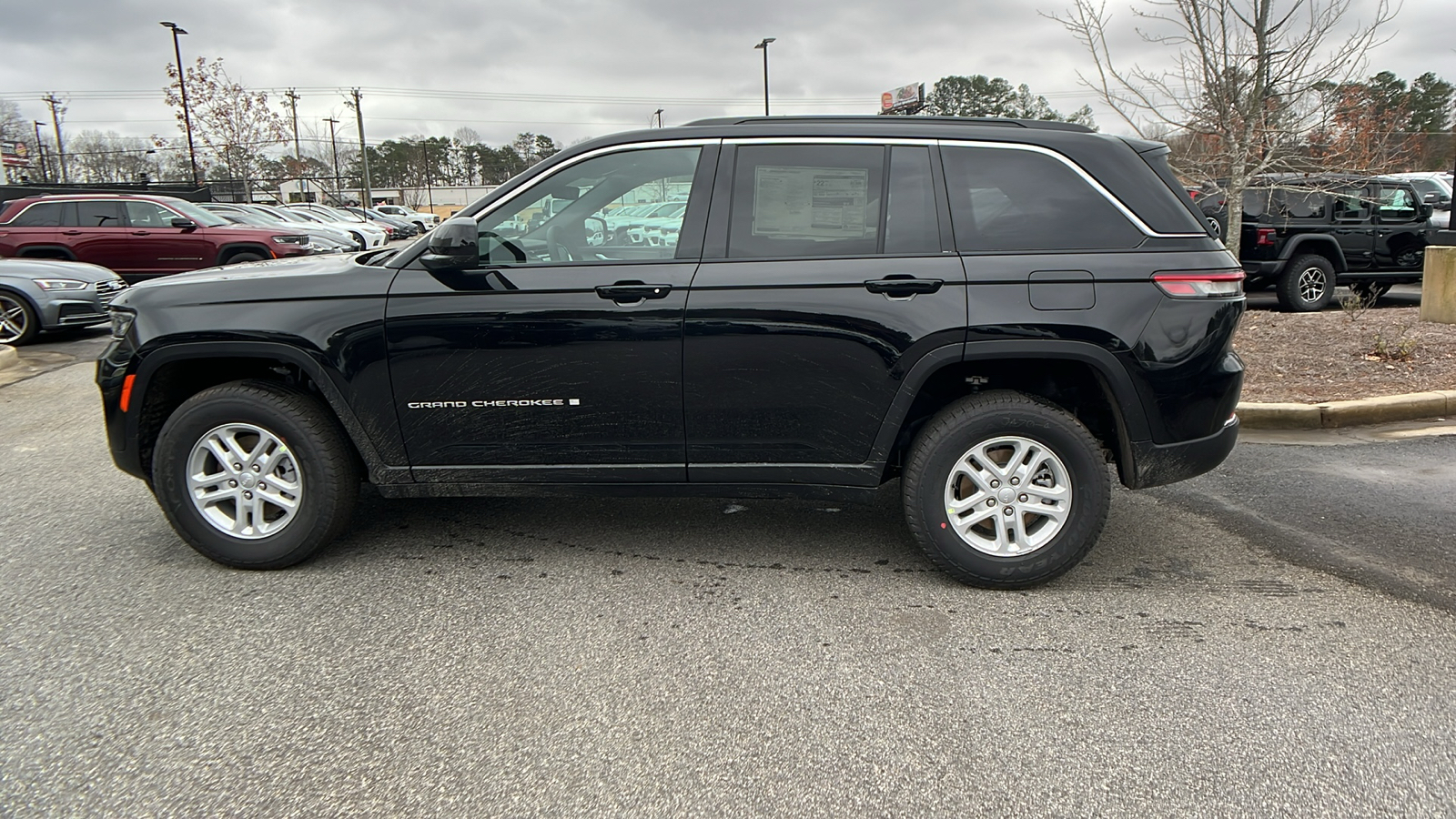 2025 Jeep Grand Cherokee Laredo 8