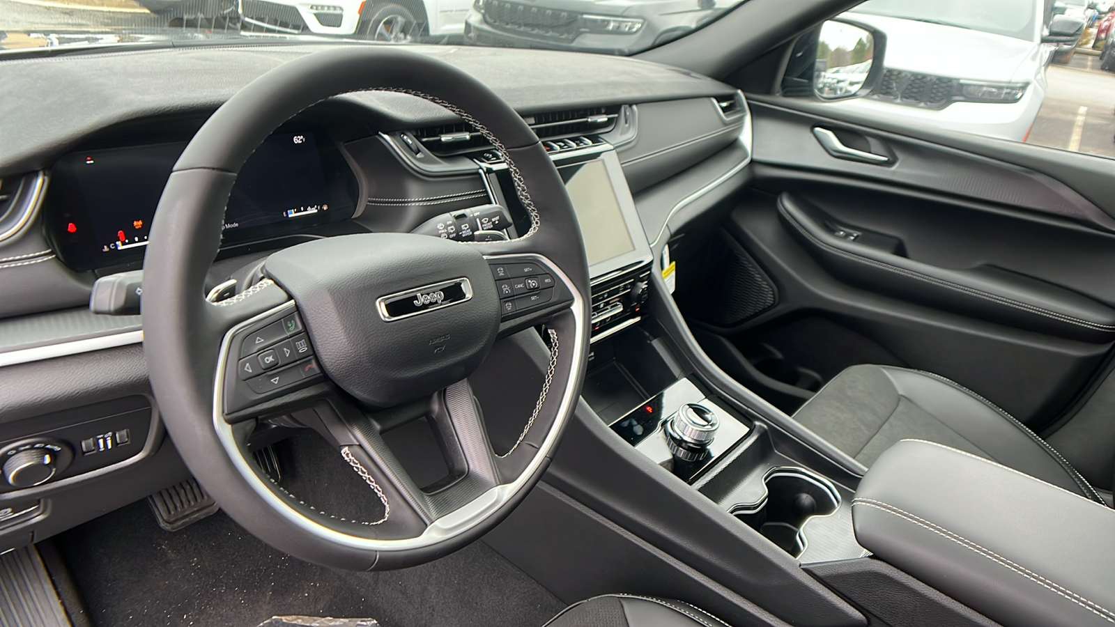 2025 Jeep Grand Cherokee Altitude X 16