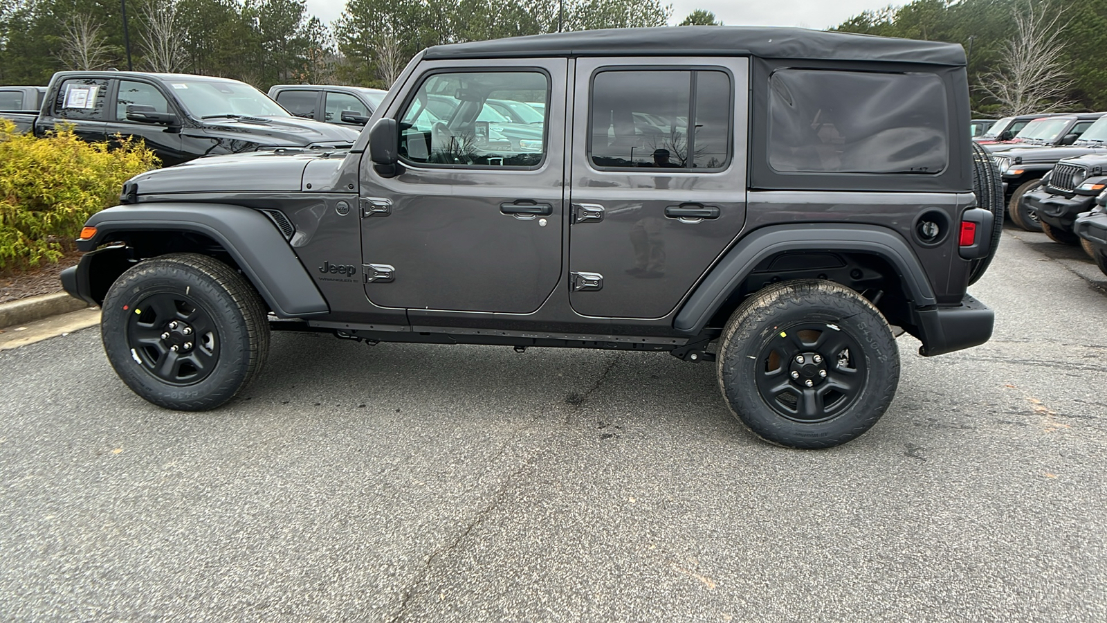 2025 Jeep Wrangler Sport 8