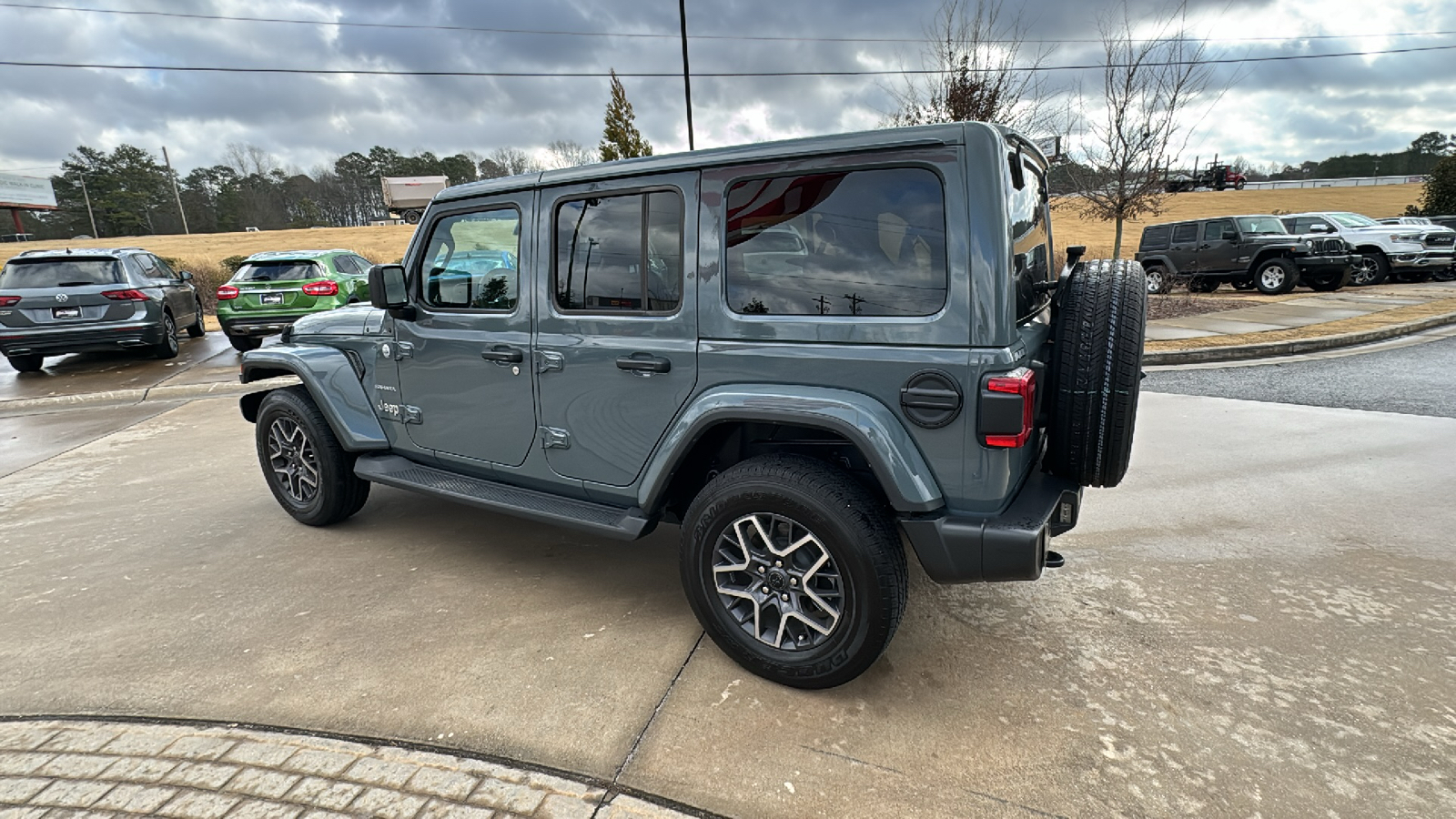 2024 Jeep Wrangler Sahara 8