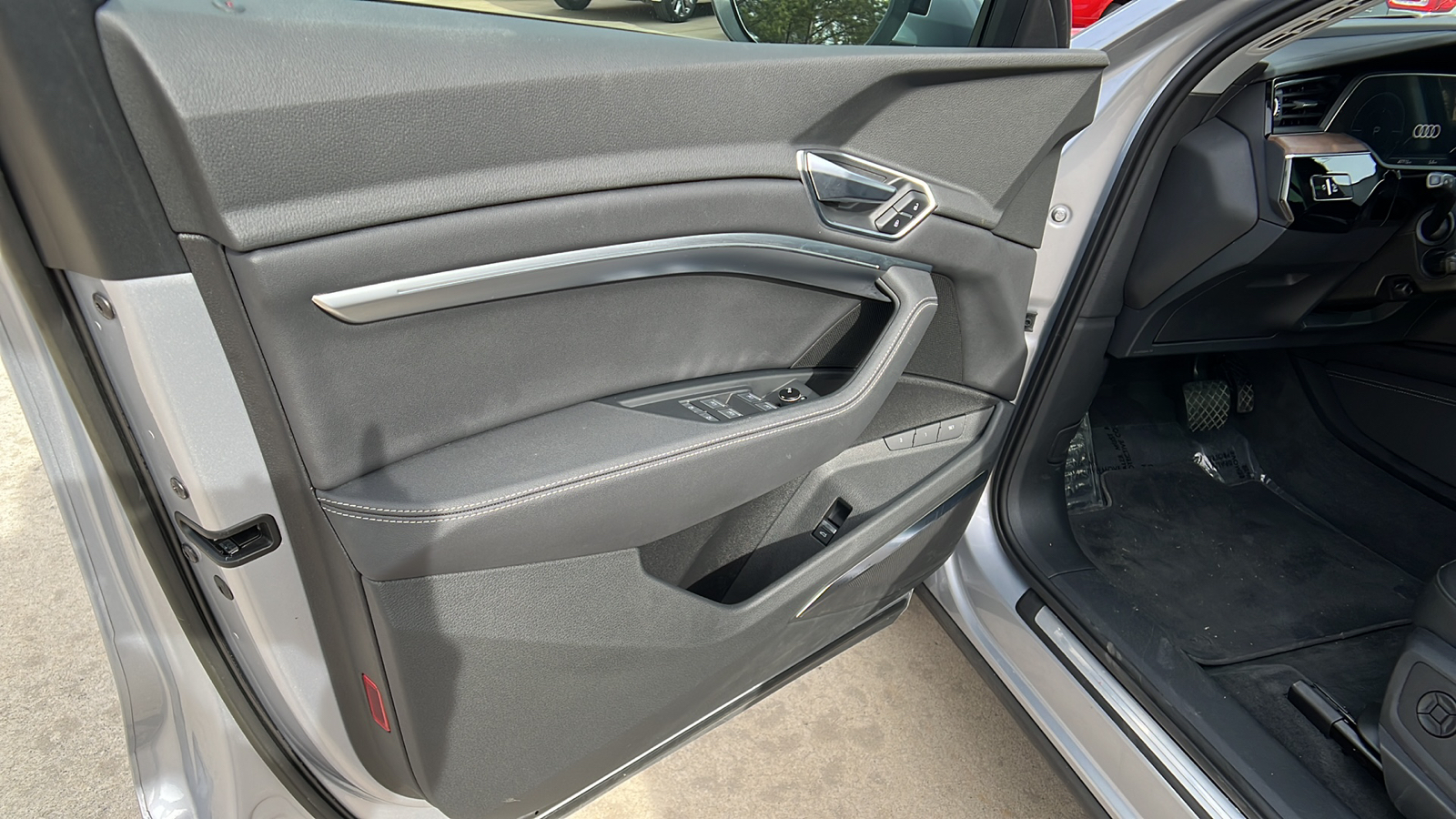 2020 Audi e-tron Sportback Premium Plus 10
