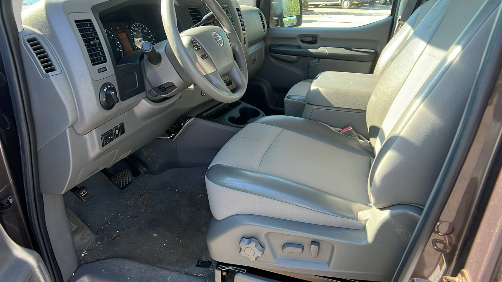 2017 Nissan NV Passenger SV 13