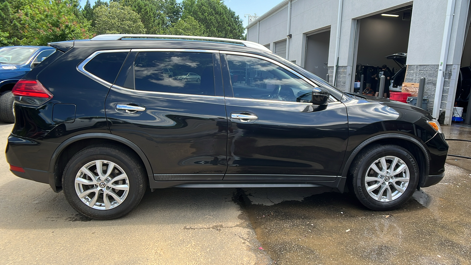 2017 Nissan Rogue SV 4