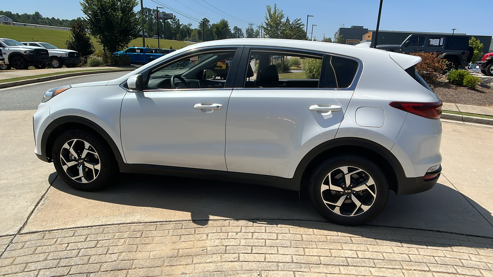 2022 Kia Sportage LX 8