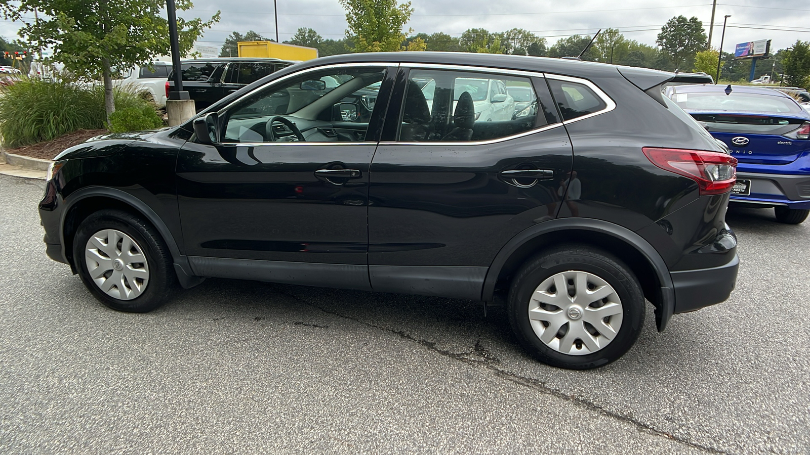 2020 Nissan Rogue Sport S 8