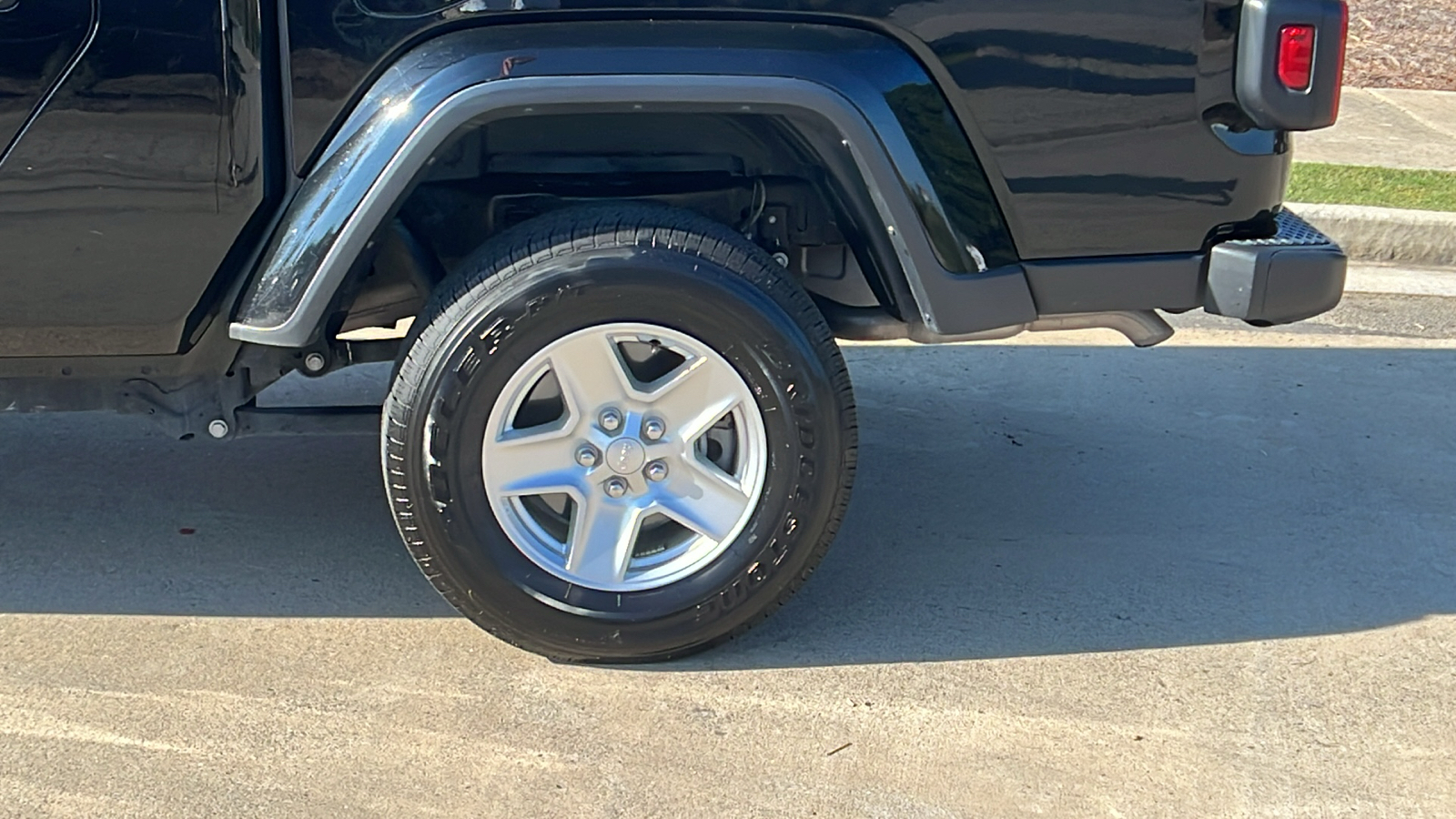 2023 Jeep Gladiator Sport S 9