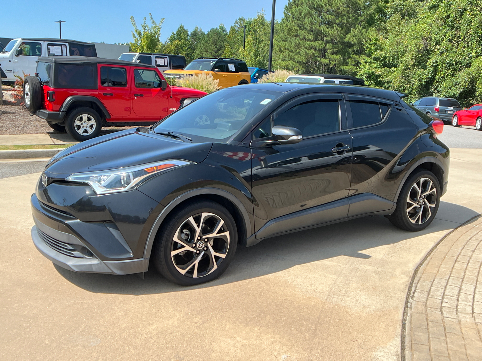 2019 Toyota C-HR XLE 1