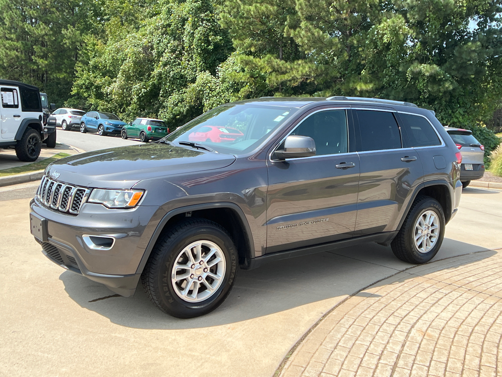 2019 Jeep Grand Cherokee Laredo E 1