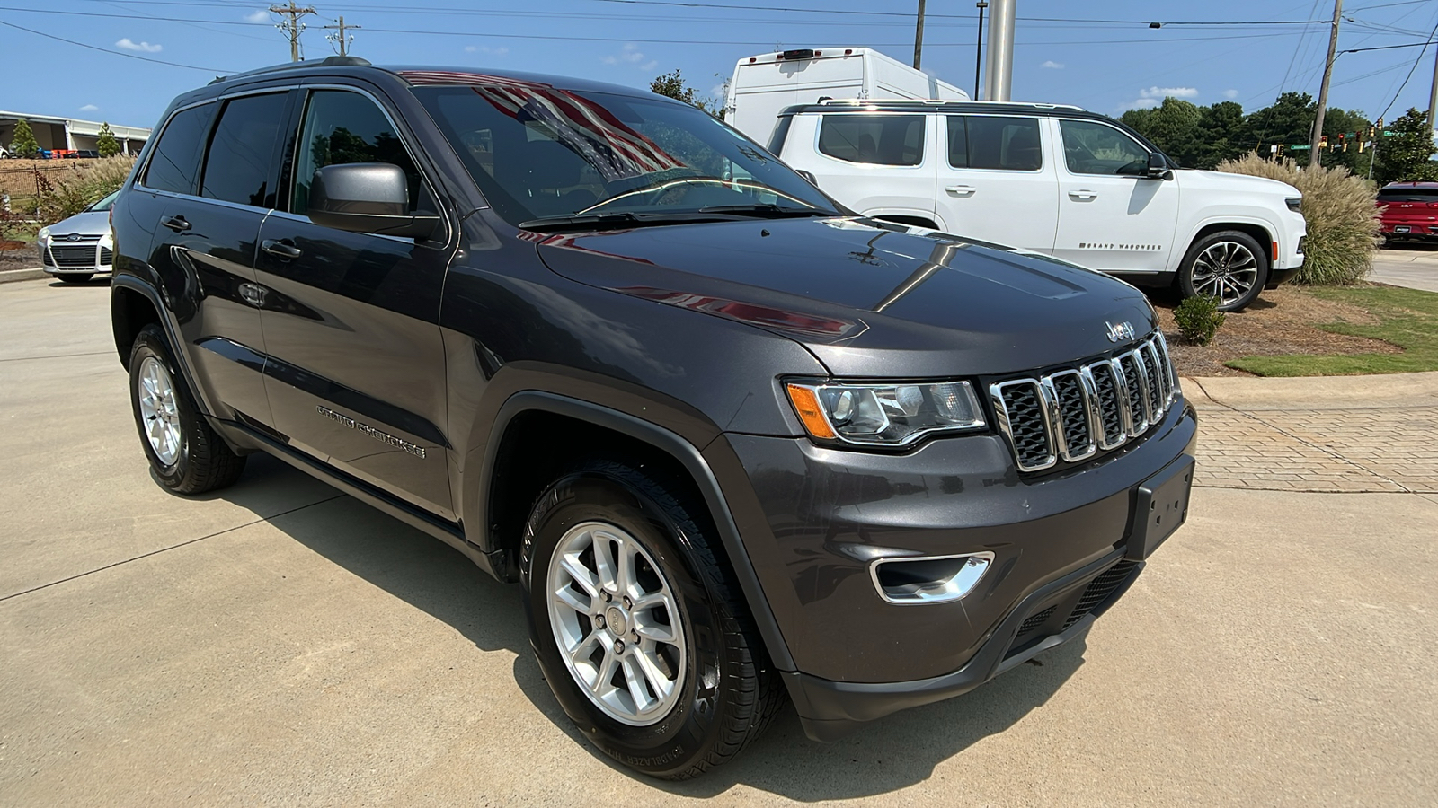 2019 Jeep Grand Cherokee Laredo E 3