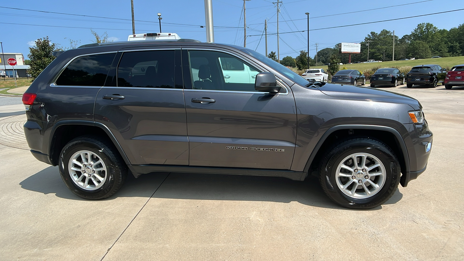 2019 Jeep Grand Cherokee Laredo E 4