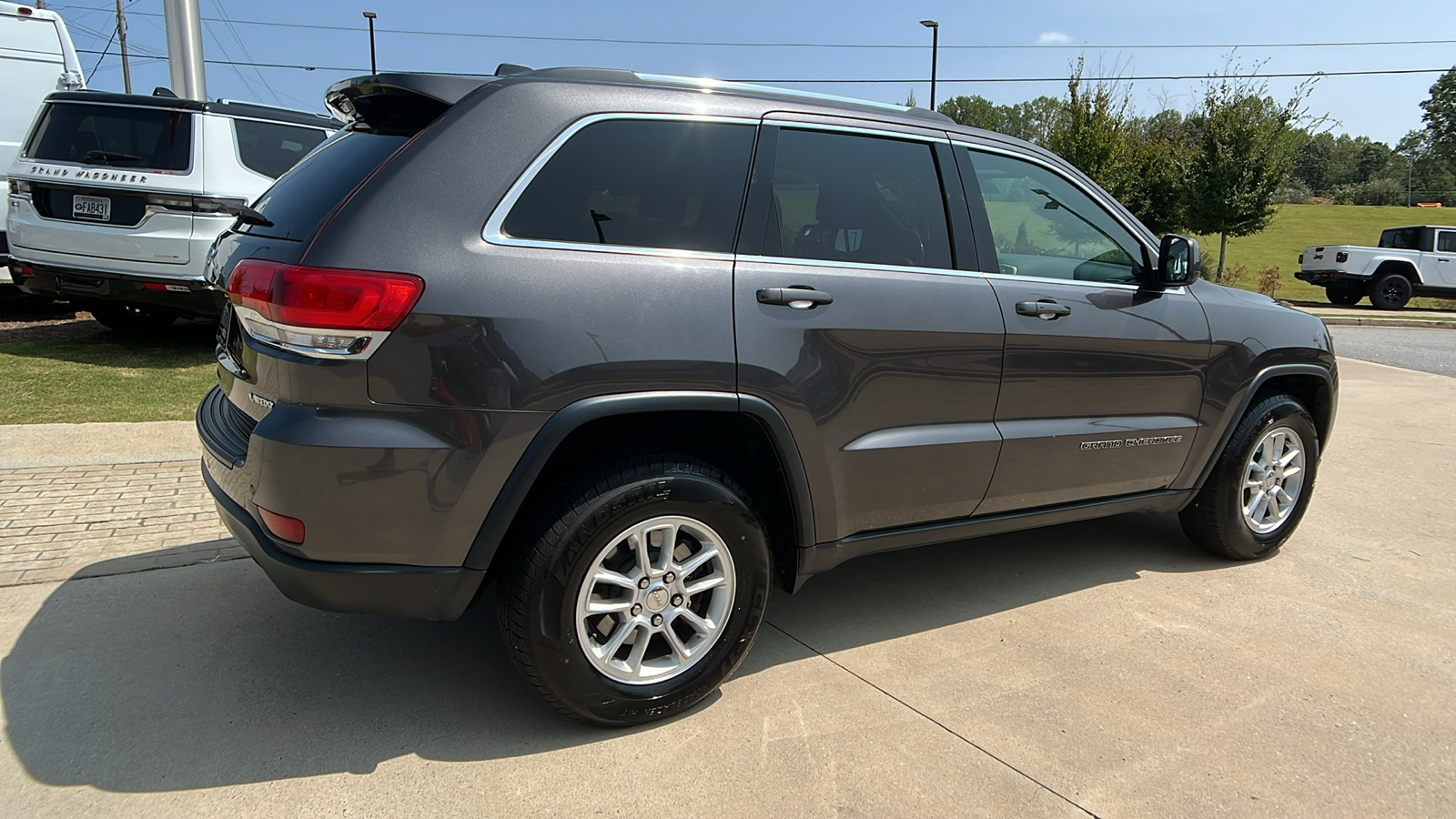 2019 Jeep Grand Cherokee Laredo E 5