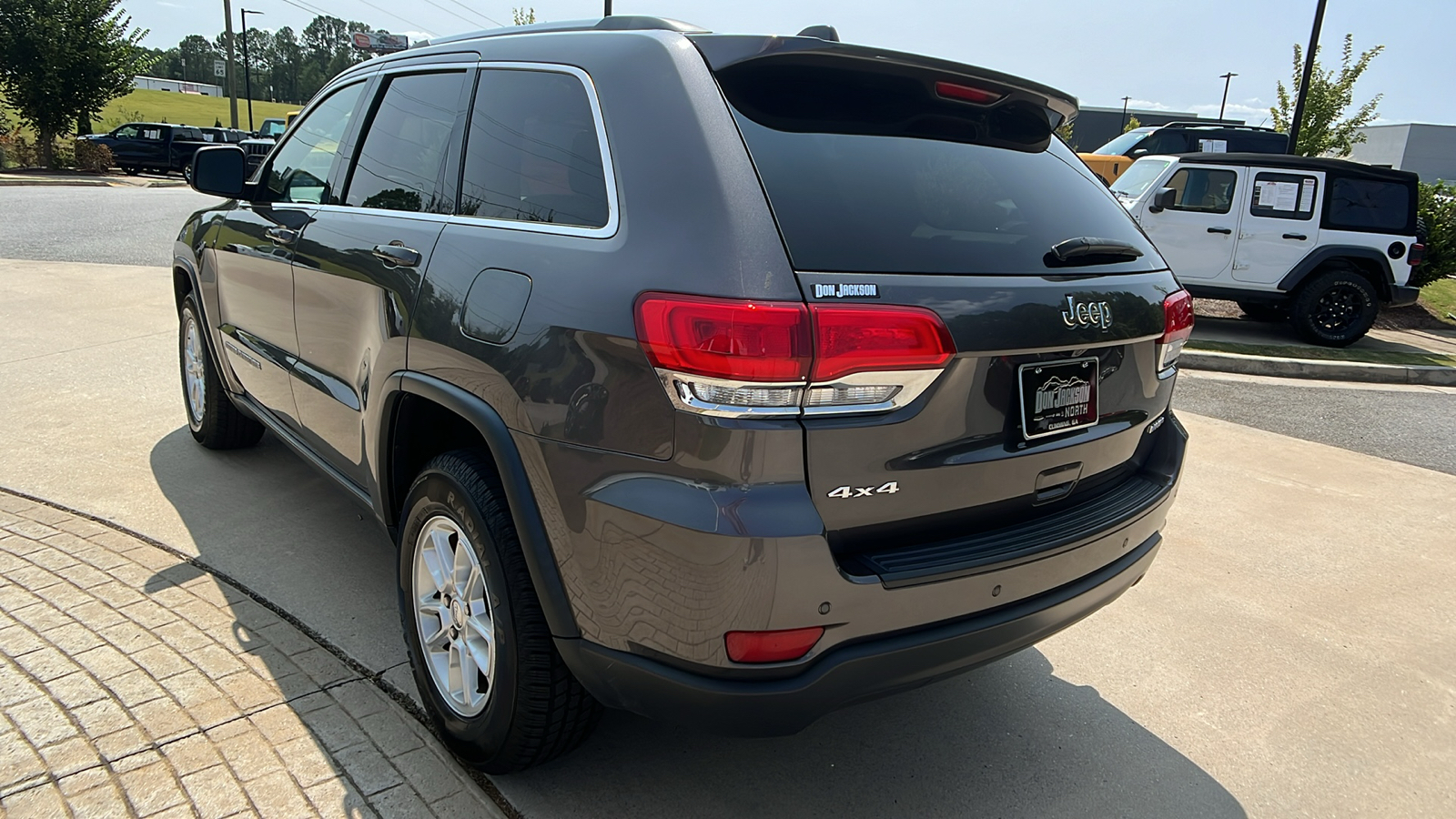 2019 Jeep Grand Cherokee Laredo E 7