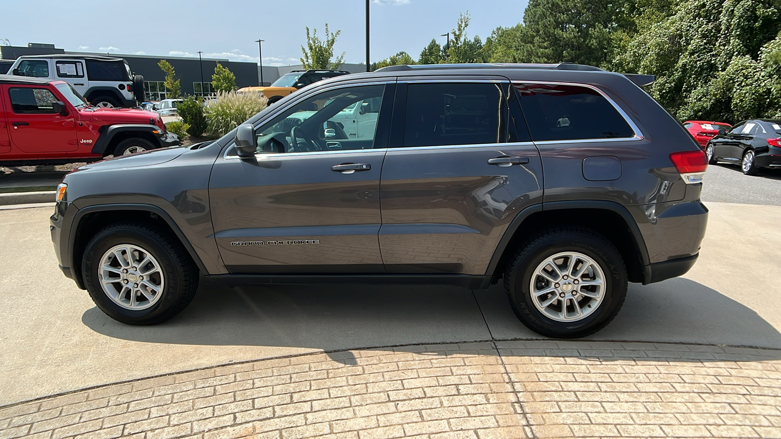 2019 Jeep Grand Cherokee Laredo E 8